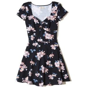 🌸Hollister Floral Skater Dress🌸